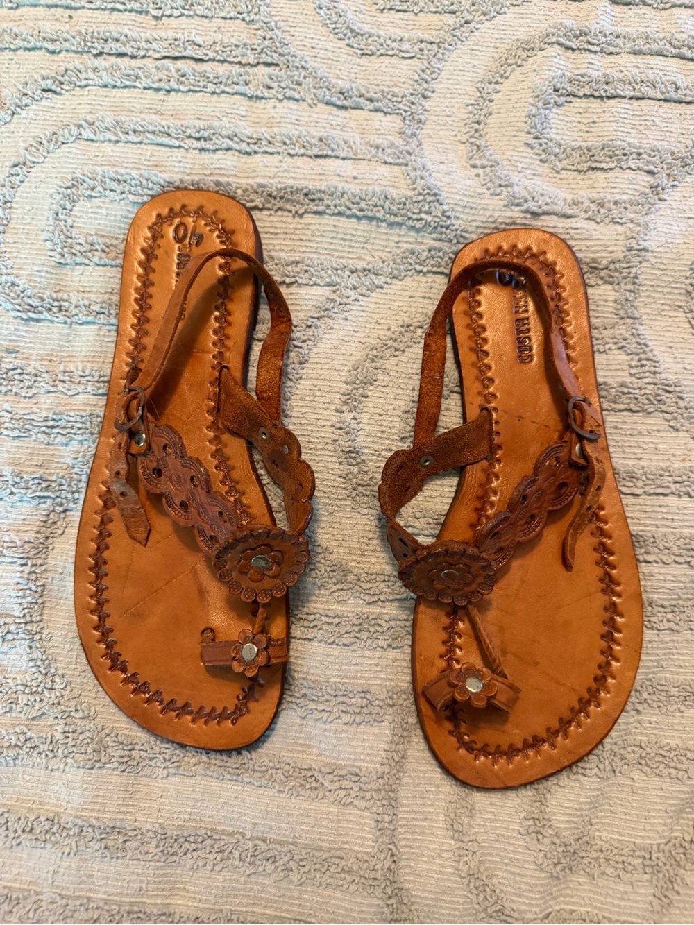 Costa Rican Hand Crafted Floral Leather Toe-Loop Sandals, Sz 40